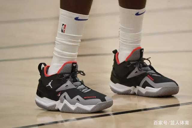 欧冠史上的罕见17分钟 一个人就这样被毁了